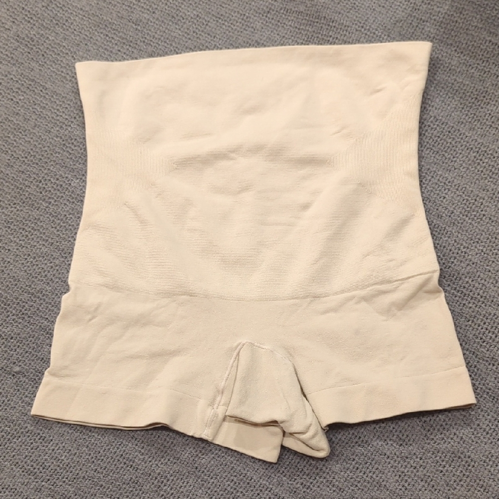 Shapermint, Size M || High-Waisted Shapewear Shorts